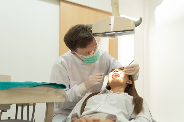 Visiting A Dentist For An Oral Cancer Screening