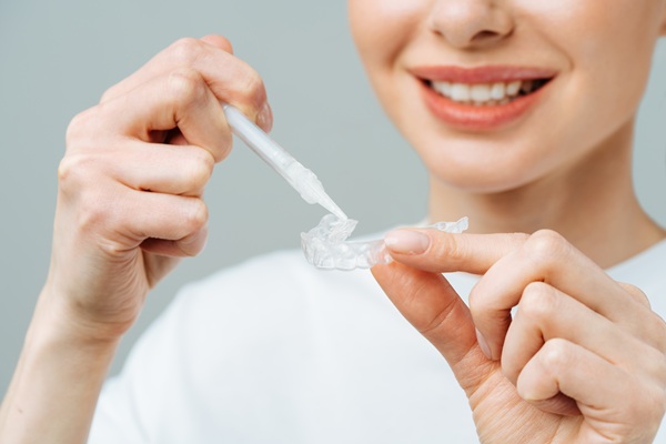 Take Home Teeth Whitening Trays Vs  Over The Counter Whitening Products